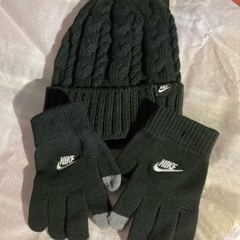 Nike Black Cable Knit Beanie and Gloves